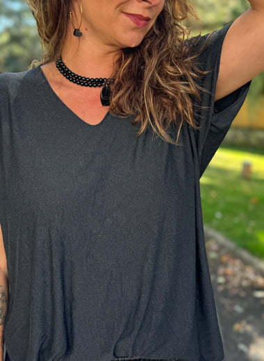 T-shirt uni col V – Taille unique jusqu’au 48 – 4 coloris 🖤