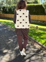 Gilet sans manches fausse fourrure à cœurs – Taille unique ⭐️
