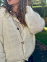 Gilet tout doux avec broches – TU jusqu’au 46 – Camel ou Blanc cassé ⭐️