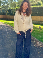 Gilet tout doux avec broches – TU jusqu’au 46 – Camel ou Blanc cassé ⭐️