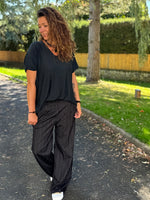 T-shirt uni col V – Taille unique jusqu’au 48 – 4 coloris 🖤