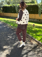 Gilet sans manches fausse fourrure à cœurs – Taille unique ⭐️