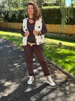 Gilet sans manches fausse fourrure à cœurs – Taille unique ⭐️