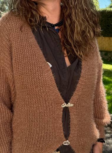Gilet tout doux avec broches – TU jusqu’au 46 – Camel ou Blanc cassé ⭐️