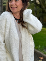 Gilet doux avec flocage "Amour" – Noir ou Écru – Taille unique jusqu’au 48 – Fabriqué en Italie