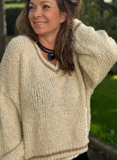 Pull maille ultra doux col V – Taille unique jusqu’au 46 – Taupe, marron, écru ou noir 🖤