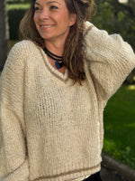 Pull maille ultra doux col V – Taille unique jusqu’au 46 – Taupe, marron, écru ou noir 🖤