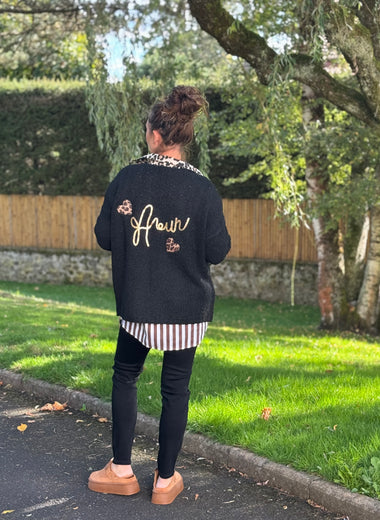Gilet doux avec flocage "Amour" – Noir ou Écru – Taille unique jusqu’au 48 – Fabriqué en Italie
