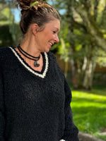 Pull maille ultra doux col V – Taille unique jusqu’au 46 – Taupe, marron, écru ou noir 🖤