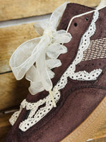 ★ Baskets en suédine marron avec dentelle – Féminines & confortables ★