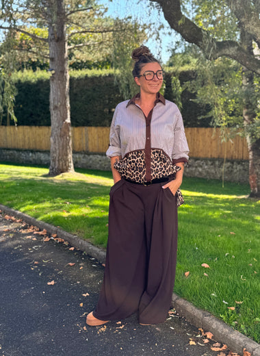 Pantalon large élastiqué – Taille unique jusqu’au 50 – Disponible en noir ou marron