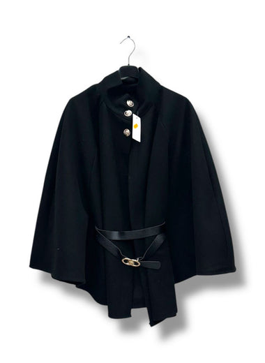 ★ Cape noire ceinturée – Élégance & mystère