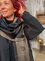 Écharpe douce à cœurs noirs ★ Loulou l’Étoile