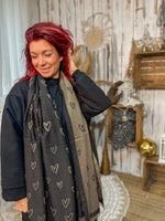 Écharpe douce à cœurs noirs ★ Loulou l’Étoile